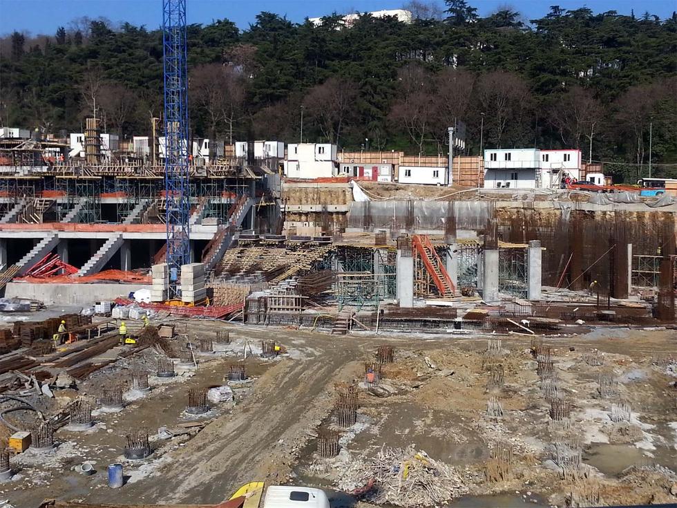 Bouw van het nieuwe stadion, 17 maart 2014 / Yeni stadın inşaatı